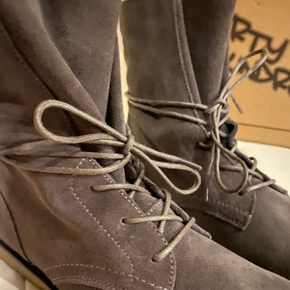 NEW DIRTY LAUNDRY Combat Boots - Picture 8 of 16